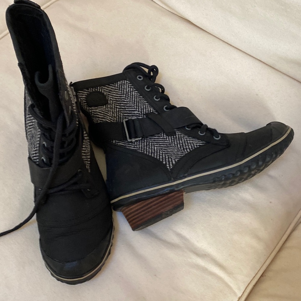 Women’s Laced Boot in Black/Herringbone Pattern, size 10, worn twice.